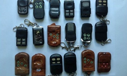 LÀM THÊM CÁC LOẠI TAY BẤM REMOTE CỬA CUỐN TẠI NHÀ BÈ